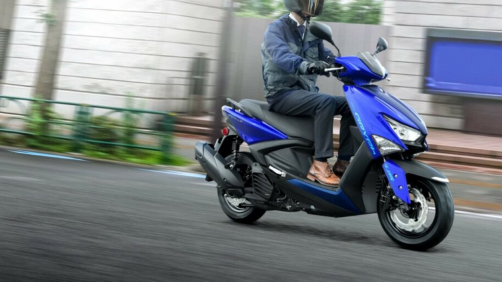 A Yamaha renova a clássica Scooter Cygnus com melhorias no motor e nova tecnologia no painel, após 40 anos
