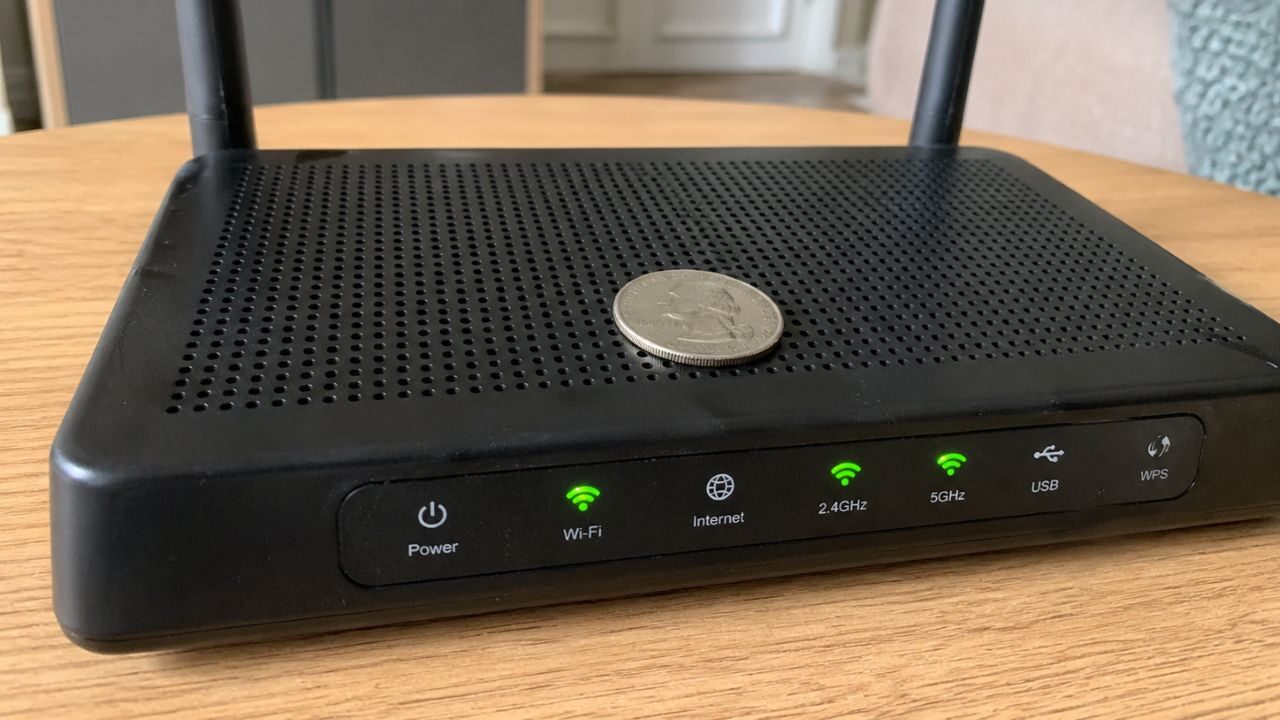 Moeda no roteador Wi-Fi: para que serve esse truque e por que exige cuidado