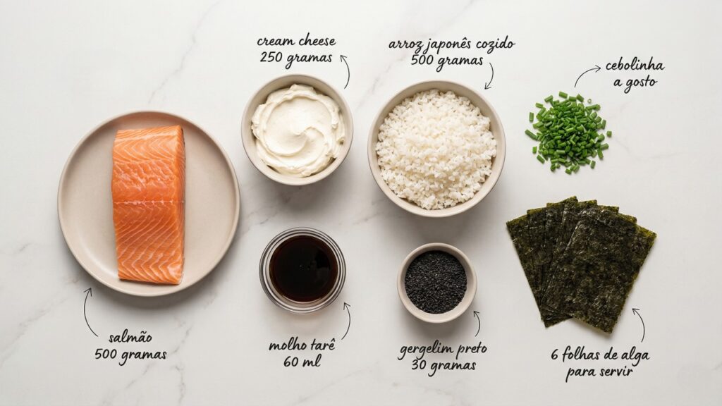 Coloque salmão, arroz japonês e cream cheese na travessa e faça um sushi de preguiçoso simples e delicioso