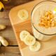 Receita simples de vitamina de banana com aveia pode substituir lanches e ajudar a aumentar a energia