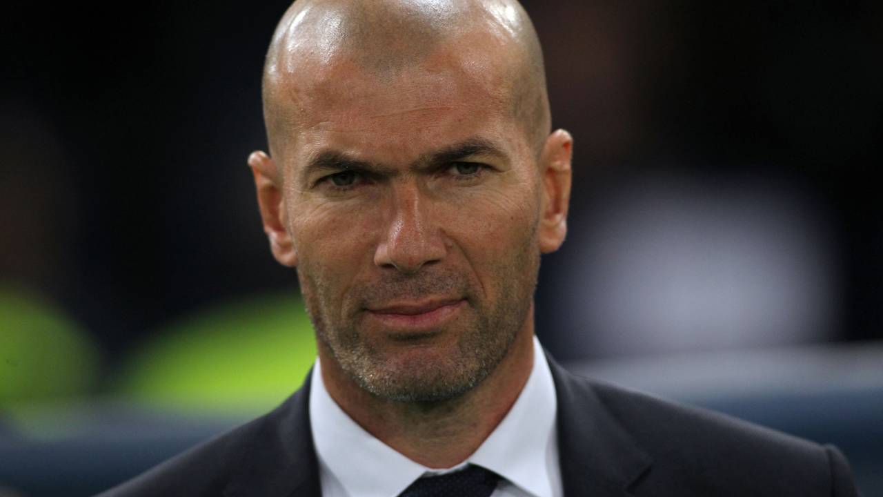 Zidane aceita assumir o comando técnico da seleção francesa com contrato sem prazo