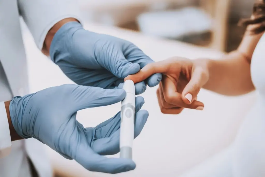 Novo teste detecta sinais de câncer com apenas uma gota de sangue em 15 minutos