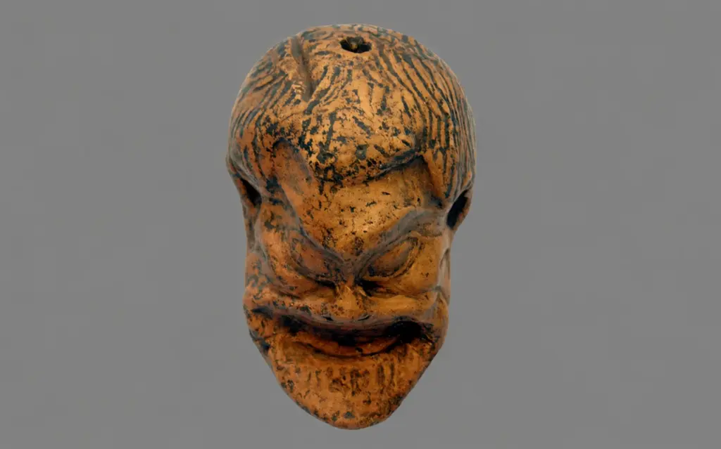 Máscara de 2.300 anos encontrada em caverna da Croácia surpreende arqueólogos
