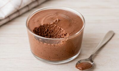 A mousse de 3 ingredientes combina praticidade, cremosidade e sabor intenso de chocolate