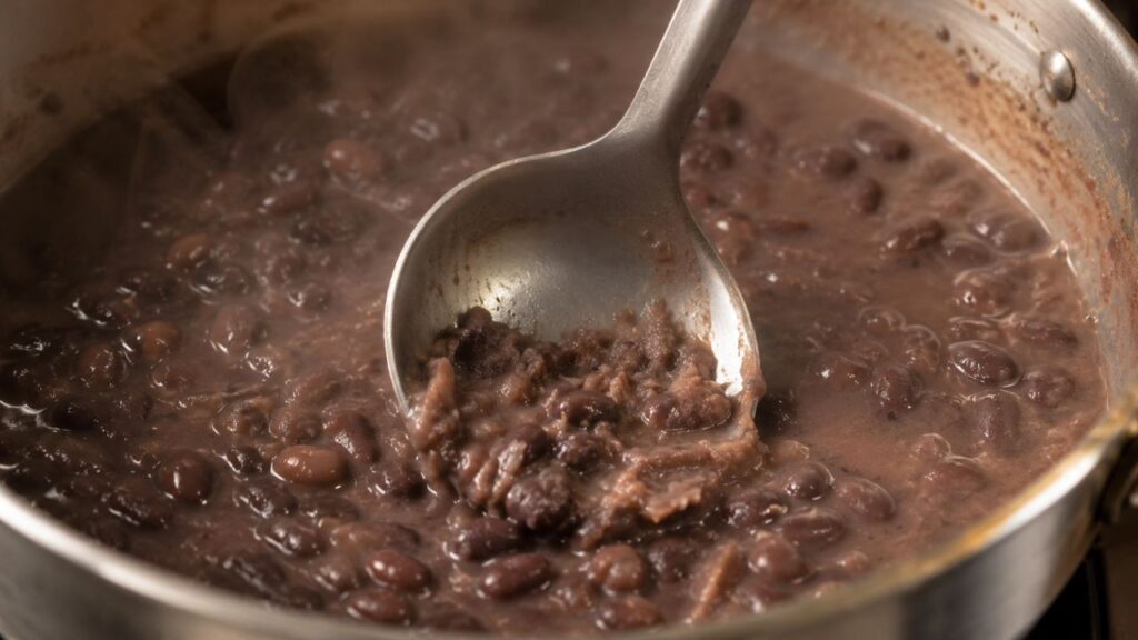 Refogado de alho e cebola deixa o feijão mais aromático e saboroso