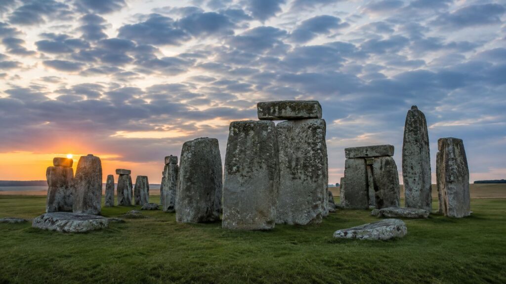 Povos antigos organizaram trabalho e conhecimento para erguer estruturas monumentais**