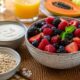 O motivo para nunca abandonar as frutas vermelhas e o que elas podem fazer pela sua rotina