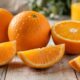 Laranja vai além da vitamina C e também oferece fibras, água e antioxidantes naturais