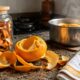 Como aproveitar casca de laranja de um jeito simples antes de jogar tudo fora