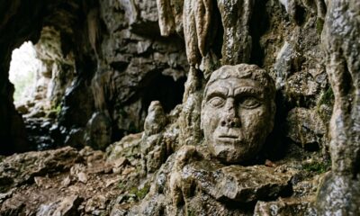 Máscara de 2.300 anos encontrada em caverna da Croácia surpreende arqueólogos