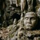 Máscara de 2.300 anos encontrada em caverna da Croácia surpreende arqueólogos
