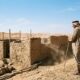 Provérbio árabe do dia, “Antes de construir uma casa no deserto, aprenda para onde o vento sopra, porque até a melhor parede cai quando ignora o lugar onde está”. Lições sobre escolhas, planejamento e por que entender o contexto evita muitos arrependimentos
