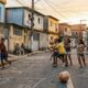 Brincadeiras de rua como queimada, esconde-esconde e pega-pega marcaram a infância de muita gente