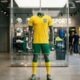 Gigante brasileiro lança camisa inspirada na Seleção Brasileira de 94 para a Copa do Mundo de 2026