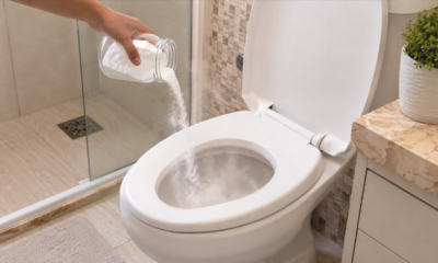 Misture bicarbonato com água quente no banheiro e veja a diferença em minutos