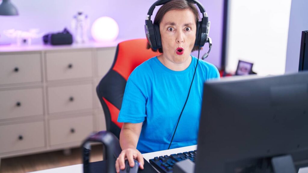 Lan houses ainda sobrevivem no Brasil oferecendo internet, jogos online e acesso digital