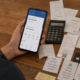 O hábito silencioso que faz seu salário sumir mesmo quando você acha que está economizando