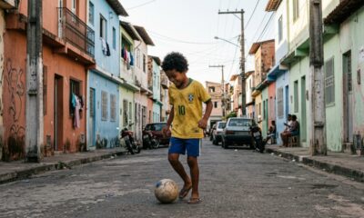 Brincar sozinho na rua parecia normal e hoje lembra uma infância livre demais