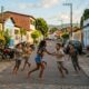 Corre-cotia na rua era brincadeira que só acabava quando a mãe chamava