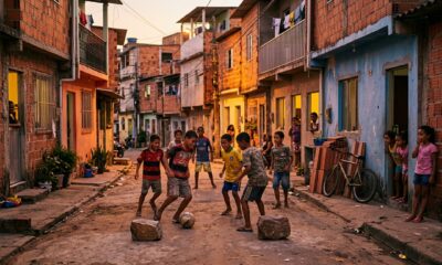 A psicologia afirma que crianças que brincavam na rua não se tornaram mais independentes por falta de cuidado, mas porque aprendiam a negociar regras, riscos e frustrações todos os dias
