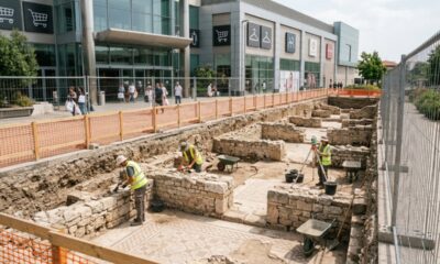 Arqueólogos estavam escavando perto de um shopping center e descobriram uma propriedade romana de 2.000 anos