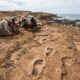Arqueólogos encontraram pegadas humanas de 115 mil anos em locais onde não deveriam estar