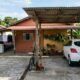 Cobertura simples para garagem protege o carro do sol forte e da chuva