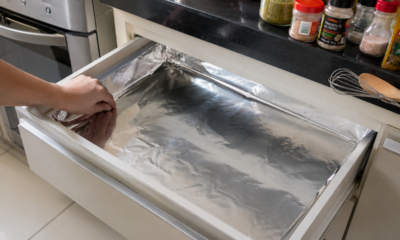 Papel alumínio na gaveta da cozinha: o detalhe simples que evita sujeira, umidade e manchas