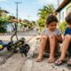 Se você lembra dos joelhos ralados, sua infância teve rua, aventura e coragem