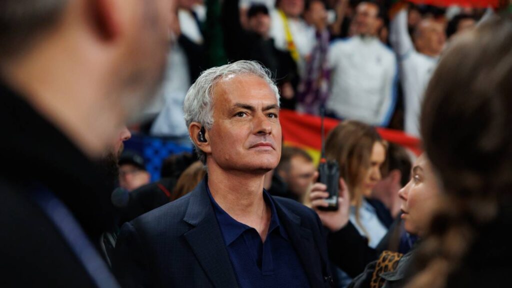 José Mourinho retorna ao Real Madrid após anos para liderar reconstrução da equipe
