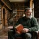 Ernest Hemingway, escritor norte-americano: "Leva-se dois anos para aprender a falar e 60 para aprender a ficar em silêncio." Lição sobre maturidade, silêncio e sabedoria ao escolher as palavras