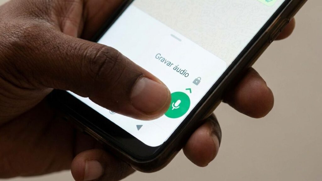 Como mandar áudio no WhatsApp sem precisar segurar o botão