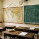 Coisas da escola antiga como o mapa na parede despertam nostalgia da infância