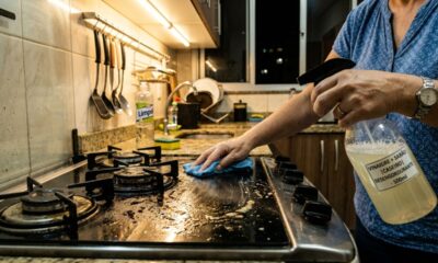 Misturar vinagre com detergente líquido: para que serve e por que é recomendado para limpar gordura na cozinha