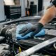 Técnica quase a seco promete deixar o motor do seu carro brilhando sem improvisos perigosos