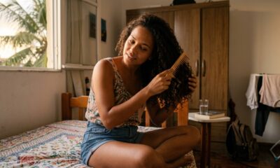 5 cuidados matinais que ajudam o cabelo a parecer mais alinhado