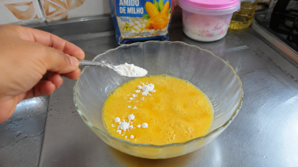 Omelete murcho nunca mais: o ingrediente simples que ajuda a manter volume e textura macia