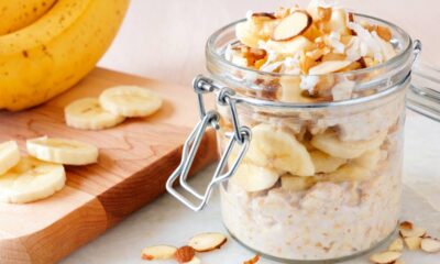 Overnight oats de banana e chocolate vira o café da manhã viciante que fica pronto enquanto você dorme