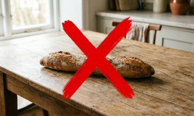 Substitua o pão francês no café por esse pão de milho rápido feito na airfryer em 15 minutos