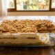 Esse pavê de paçoca fica super cremoso e geladinho, perfeito para servir em almoços de família