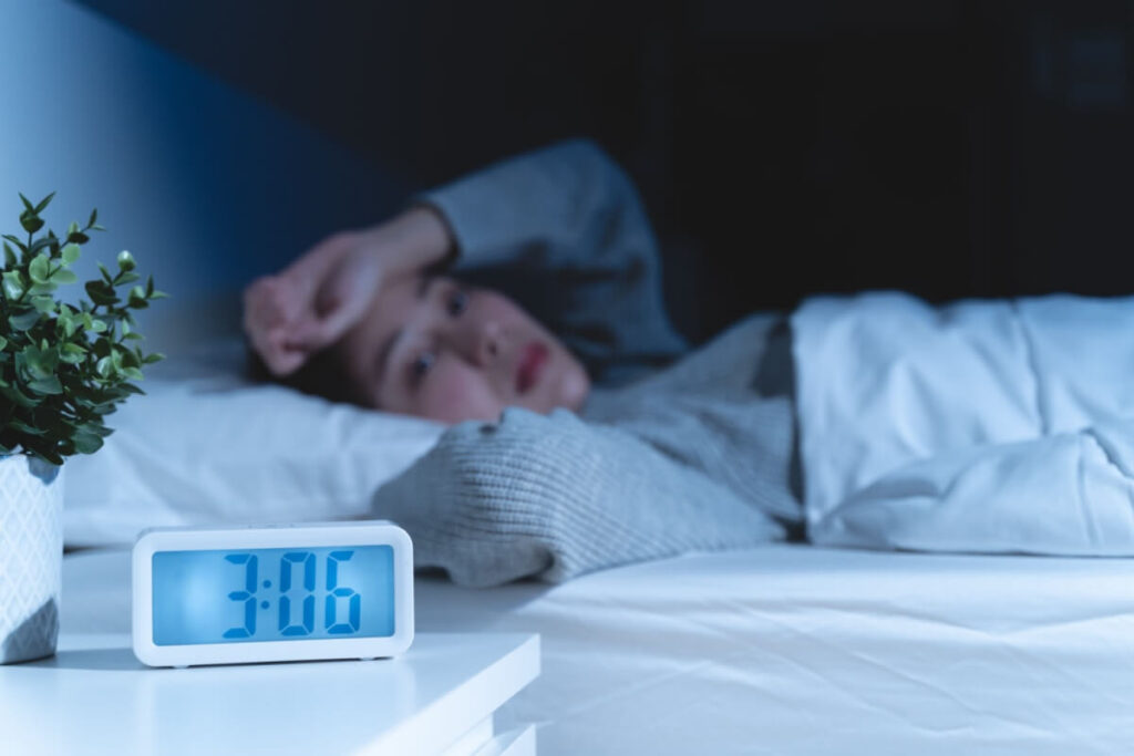 Por que dormimos mal fora de casa? A ciência finalmente explica