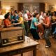 Festas que não precisavam de muito tinham música no rádio e alegria de sobra