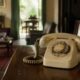Itens antigos como telefone de disco hoje quase ninguém sabe usar, mas marcaram gerações