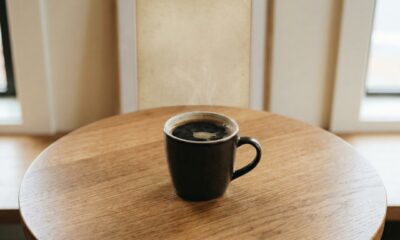 A xícara que desperta também pode incomodar: quando o café em jejum vira um problema