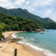 A maior ilha marítima do Brasil, com 94% de Mata Atlântica e 21 naufrágios, impressiona com praias selvagens e cenários quase intocados