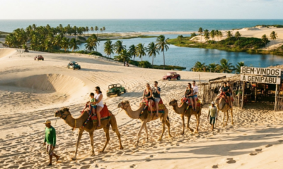 Uma das praias mais bonitas da América do Sul parece um deserto com dromedários, dunas e águas cristalinas