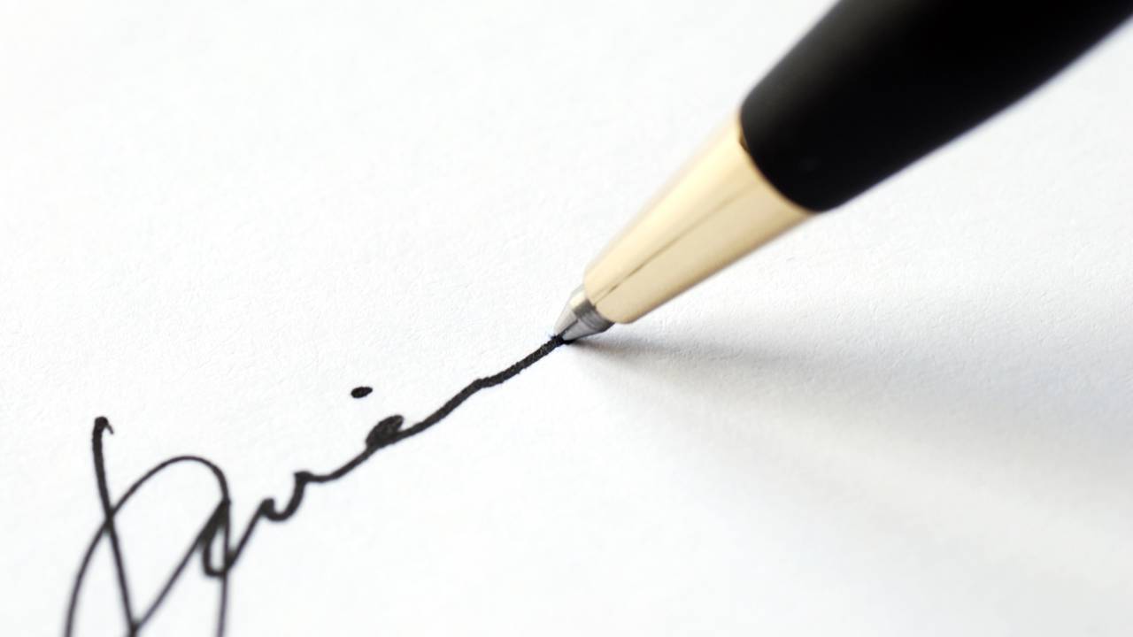 Se sua assinatura for parecida com essa, a psicologia diz que você é uma pessoa defensiva, proativa e de reação rápida