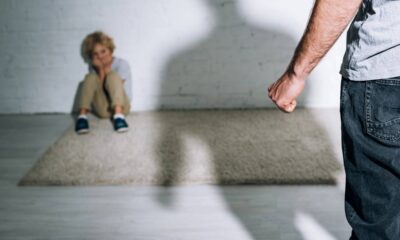 Quem recebeu muitos castigos na infância pode desenvolver essas características na vida adulta, segundo a psicologia