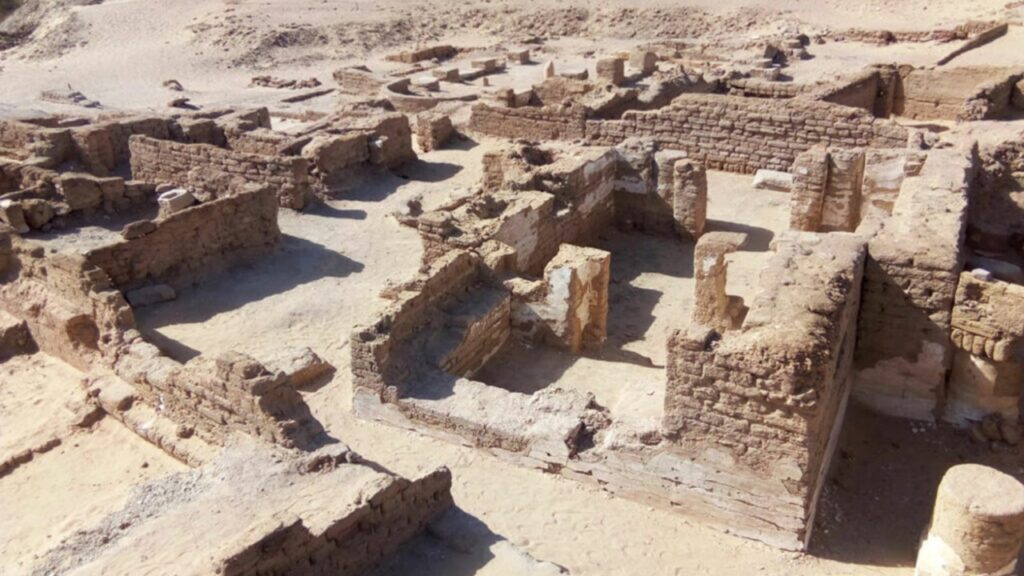 Arqueólogos descobriram os restos de um dos maiores mosteiros cristãos já construídos