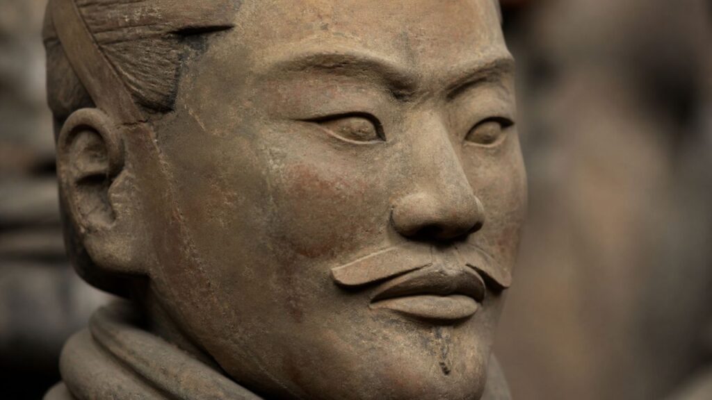 O Exército de Terracota e a história dos 8 mil soldados enterrados para proteger um imperador chinês